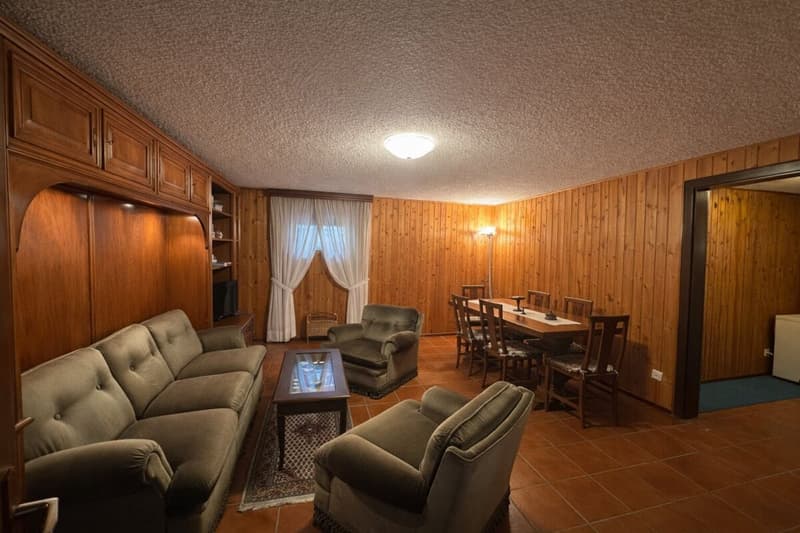 Splendida casa unifamiliare con giardino ben curato in zona soleggiata e servita (19)