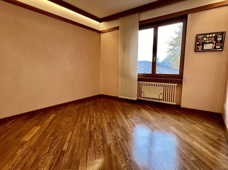 Grande ed elegante villa con terreno edificabile (12)