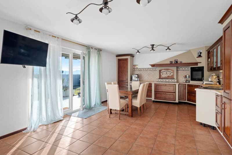 Casa gemella uni-bifamiliare con giardino e vista (21)