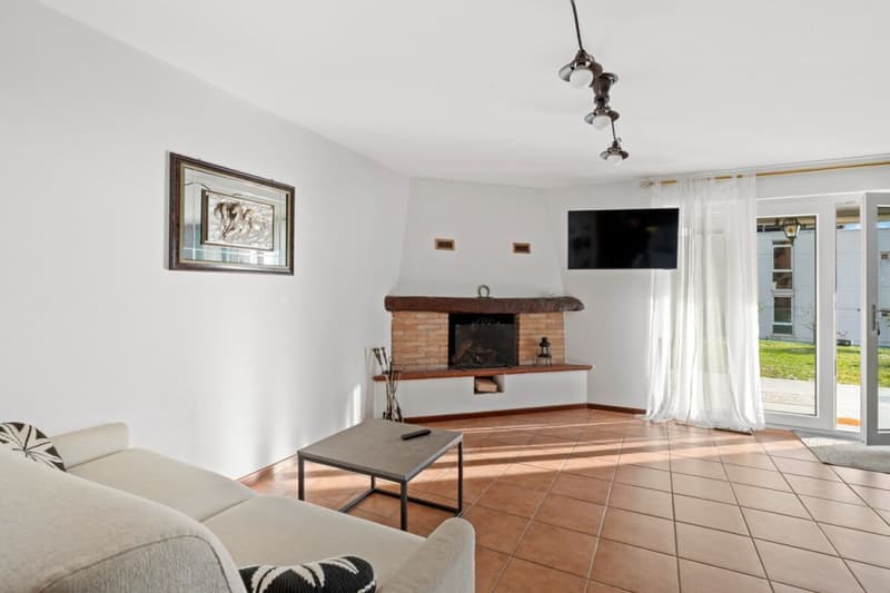 Casa gemella uni-bifamiliare con giardino e vista (18)