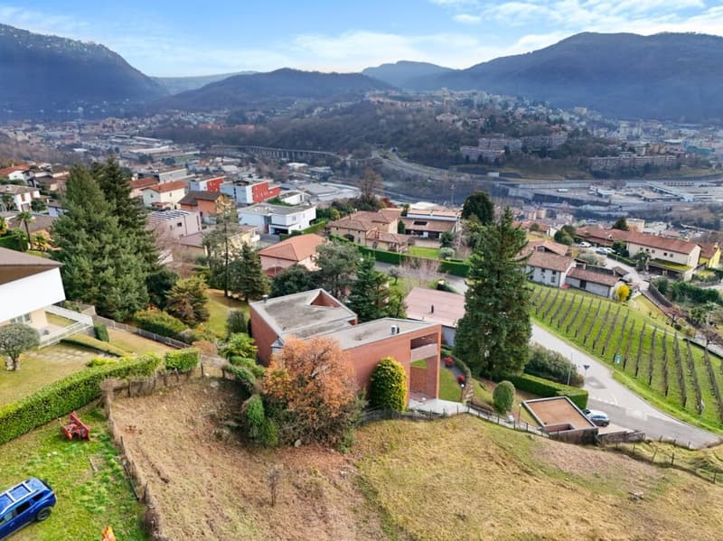 Splendida villa con ampio giardino e vista (23)
