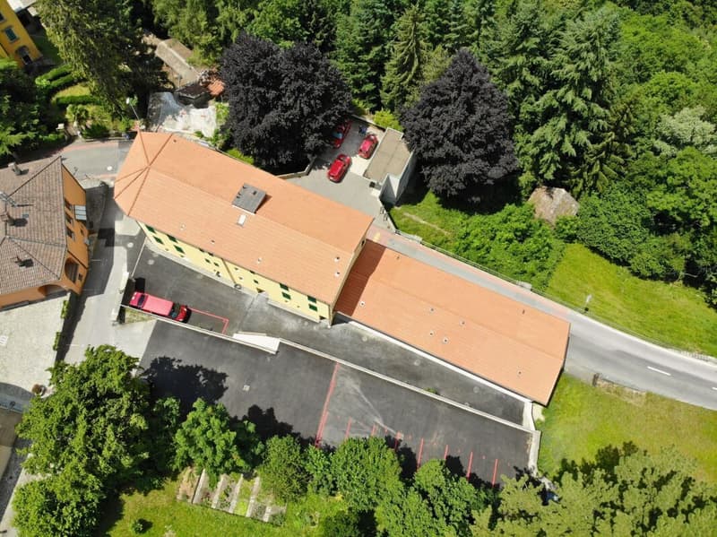 Attico moderno di 3.5 locali con balcone, vista e due posti auto (16)