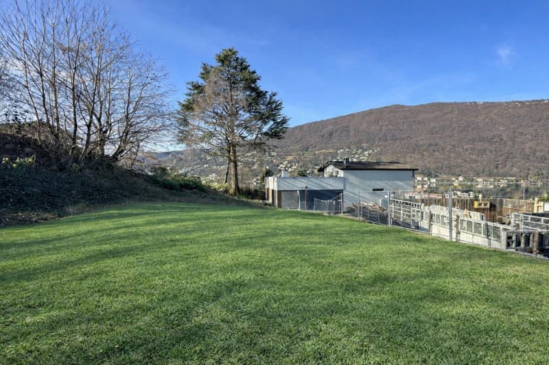 Terreno edificabile con vista lago, soleggiato (2)