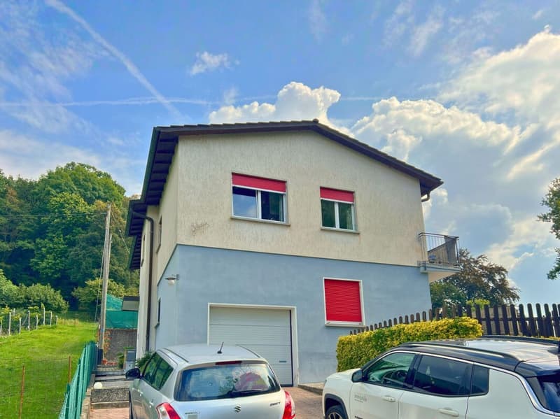 Interessante casa uni-bifamiliare in zona tranquilla e nel verde (1)