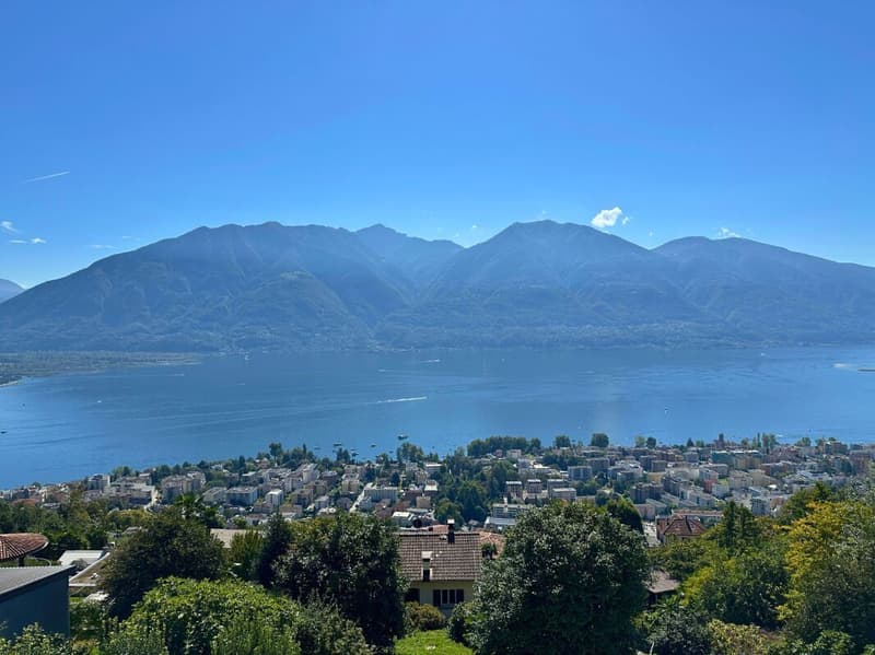 Moderno e prestigioso appartamento di 4.5 locali con terrazza, giardino privato attrezzato e spettacolare vista lago (7)