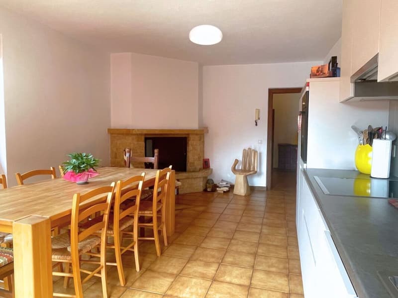 Graziosa casa unifamiliare in zona tranquilla (5)