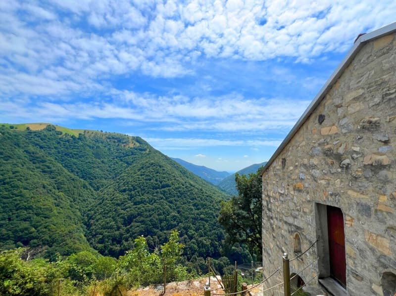 Grazioso rustico ristrutturato con vista aperta sulla valle (11)