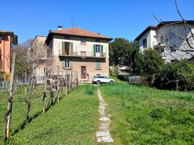 Villa d'epoca da rivalutare, con terreno edificabile per ulteriori sviluppi (4)