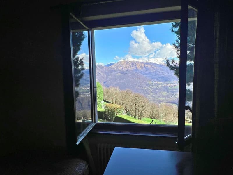 Ampia villa nel verde con piscina, vista panoramica e oltre 7’000 mq di terreno (22)