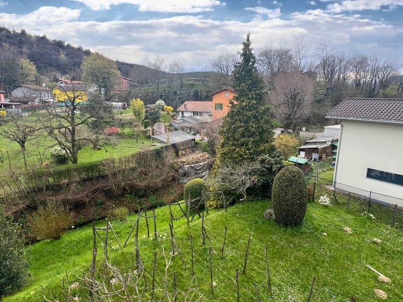 Casa unifamiliare su tre livelli con terrazza panoramica e giardino (17)