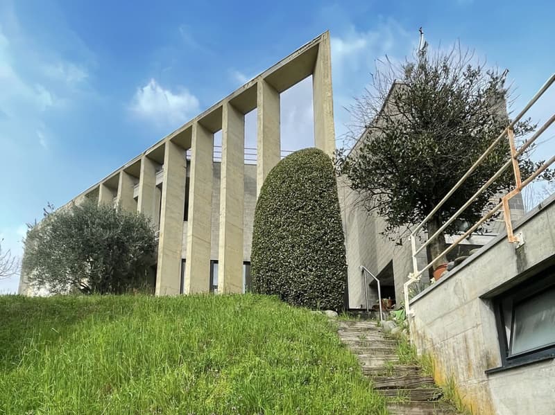 Casa unifamiliare su tre livelli con terrazza panoramica e giardino (2)