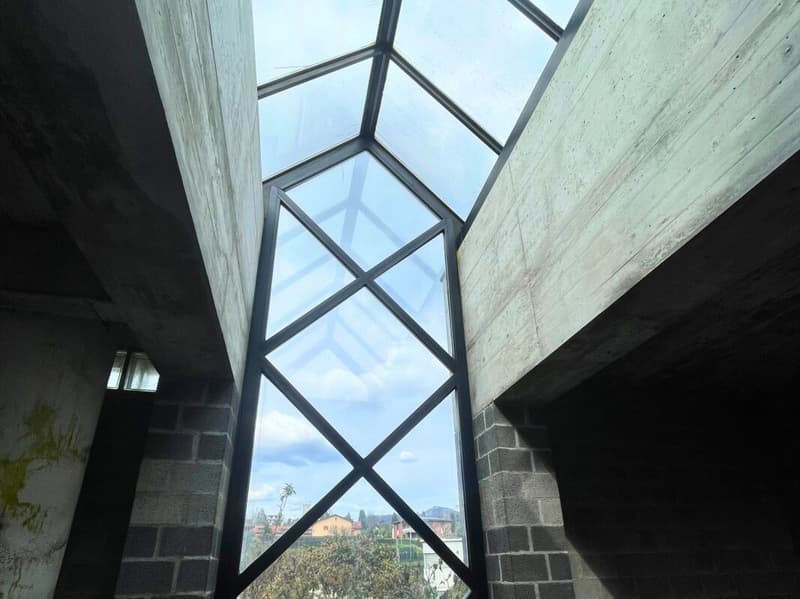 Casa unifamiliare su tre livelli con terrazza panoramica e giardino (8)