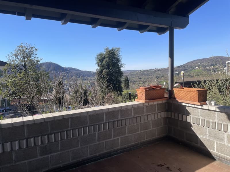 Interessante casa unifamiliare con appartamento indipendente e giardino (4)