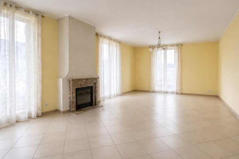 Ampia casa plurifamiliare con autorimessa a Balerna (3)
