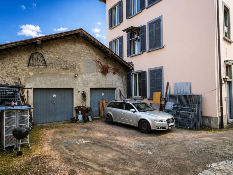 Ampia casa plurifamiliare con autorimessa a Balerna (13)