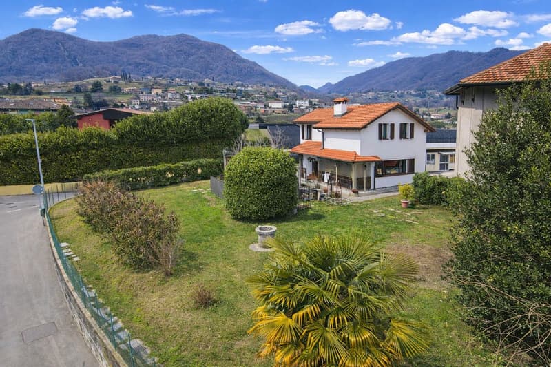 Casa unifamiliare con rustico, ampio giardino e piazzale privato (1)