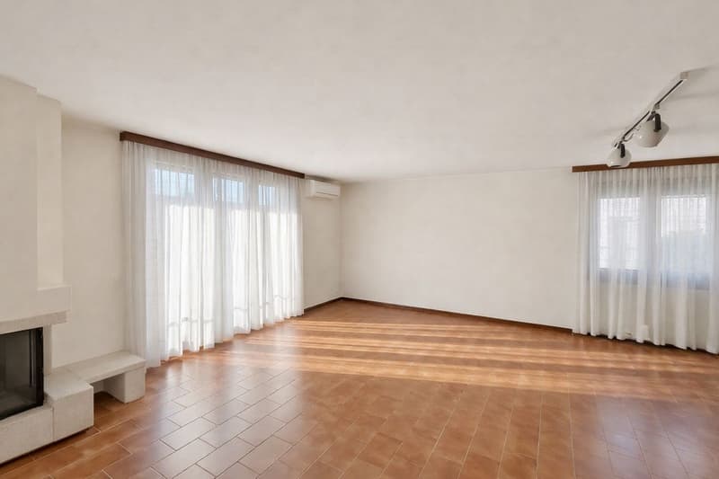 Casa unifamiliare con giardino e vista aperta (2)