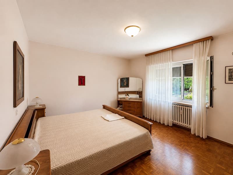 Splendida villa uni-bifamiliare con giardino curato, ottima esposizione e vista aperta (20)