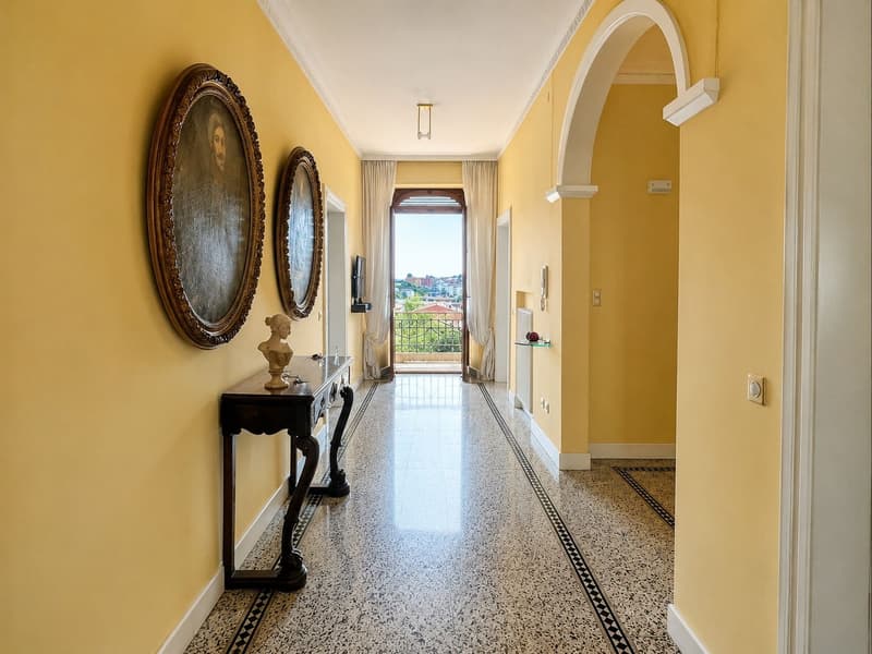 Prestigiosa villa d'epoca in tranquilla e soleggiata zona residenziale (7)