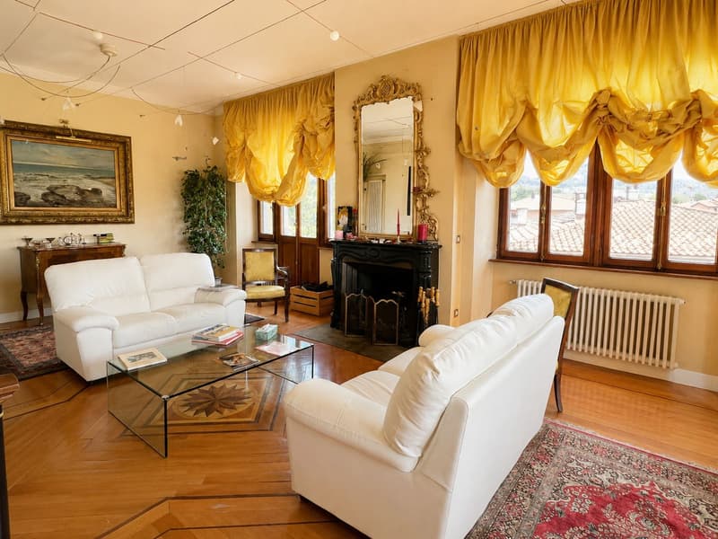 Prestigiosa villa d'epoca in tranquilla e soleggiata zona residenziale (5)