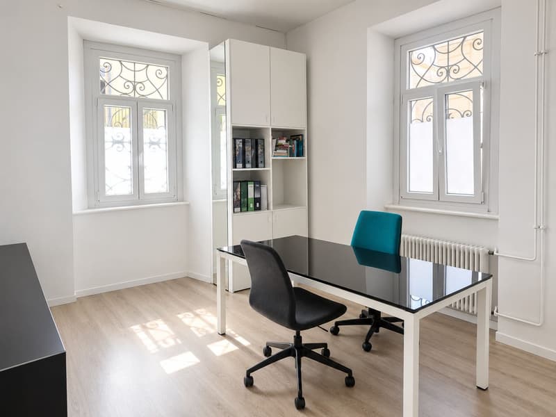 Affittasi locale commerciale con vetrine, ideale come negozio, ufficio o showroom (4)
