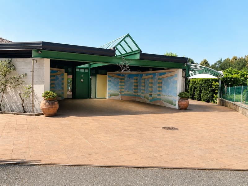 Wunderschöne Villa mit Pool inmitten der Natur (22)