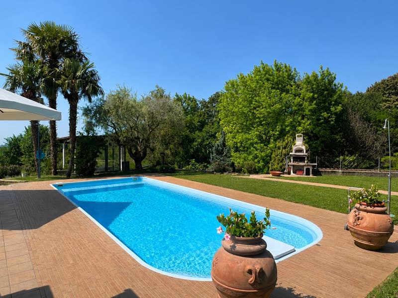 Wunderschöne Villa mit Pool inmitten der Natur (18)