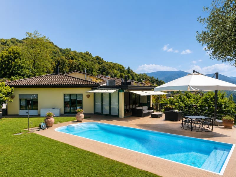Wunderschöne Villa mit Pool inmitten der Natur (1)