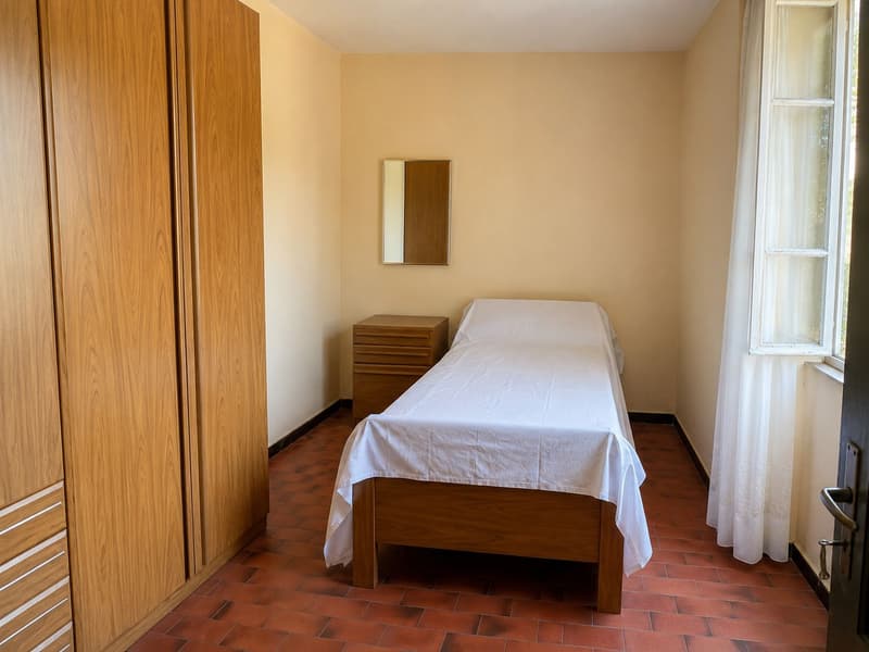 Caratteristica proprietà in zona agricola da risanare composta da 2/3 appartamenti (11)