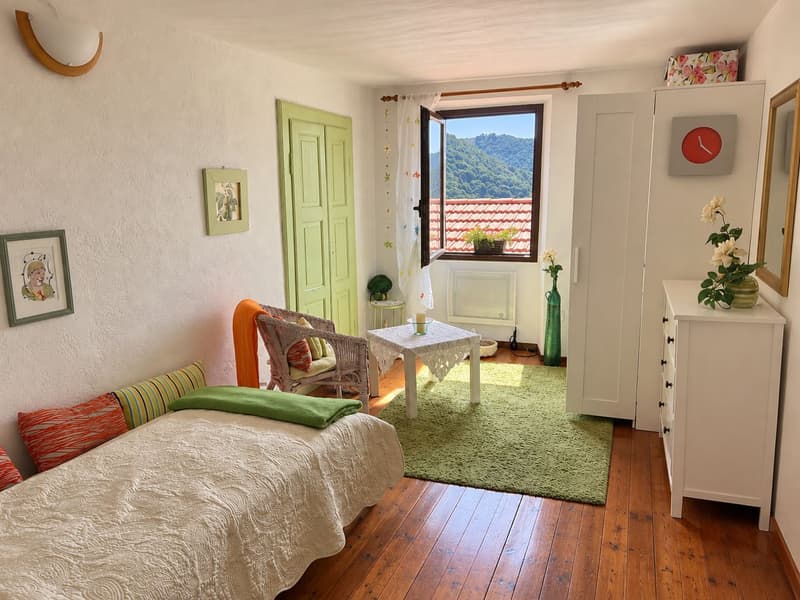 Graziosa casa bifamiliare affacciata sulle montagne (14)