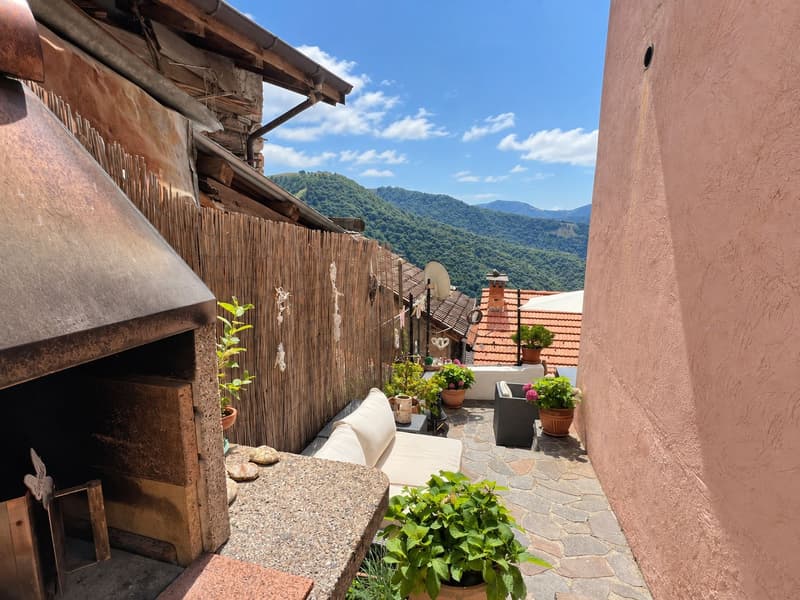 Graziosa casa bifamiliare affacciata sulle montagne (16)