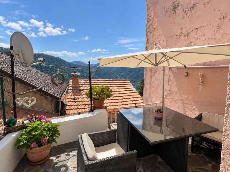 Graziosa casa bifamiliare affacciata sulle montagne (5)