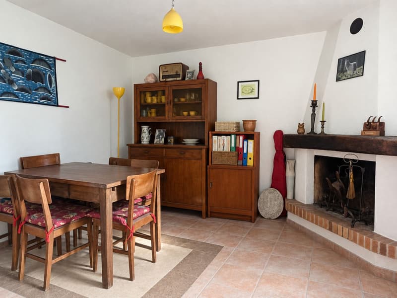 Piccola casa bifamiliare da risanare con rustico e giardino (18)