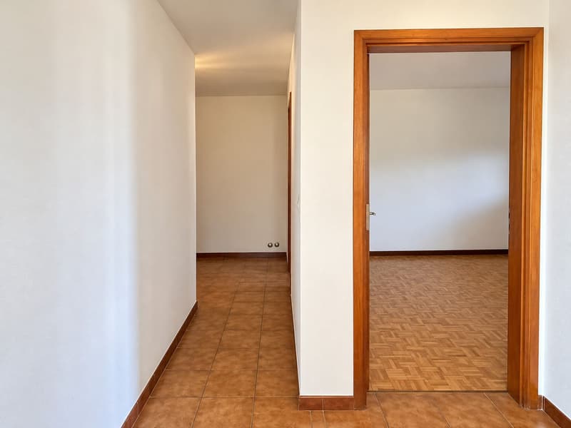 Renovierungsbedürftiges Haus mit zwei separaten Wohnungen und herrlichem Seeblick (18)