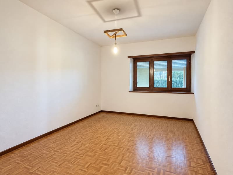 Renovierungsbedürftiges Haus mit zwei separaten Wohnungen und herrlichem Seeblick (17)