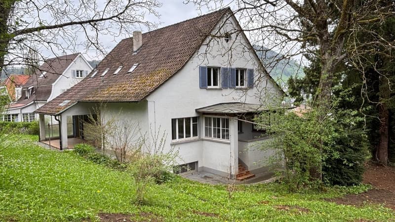 10-Zimmer-Villa mit grossem Garten an sonniger und ruhiger Lage (1)