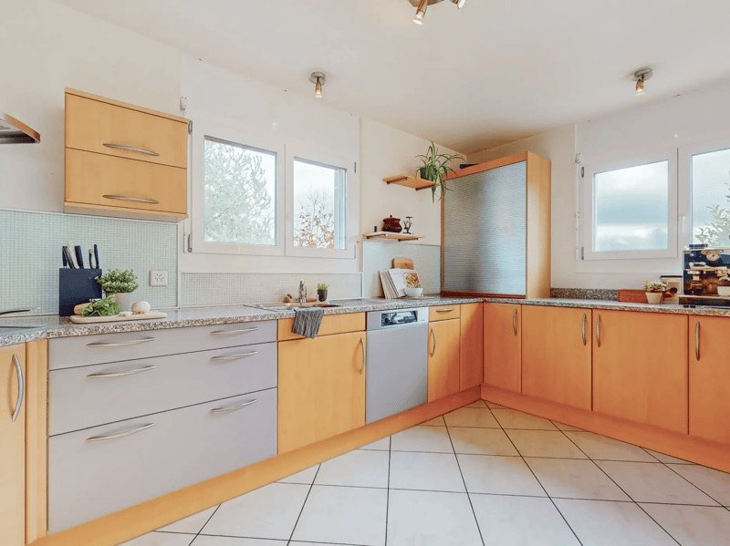 Maison individuelle 7,5 pièces à Corjolens – volumes généreux, bel extérieur avec piscine (3)