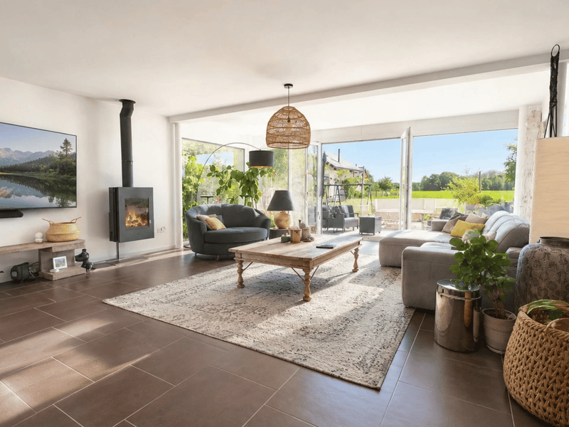 A vendre belle villa d'environ 250m2 à quelques minutes de Aubonne (3)