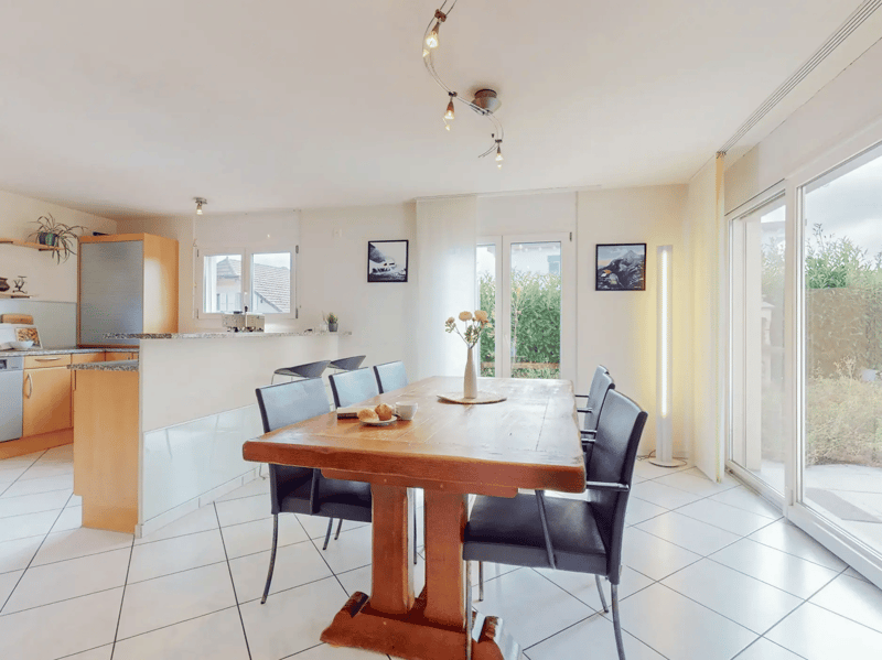 Maison individuelle 7,5 pièces à Corjolens – volumes généreux, bel extérieur avec piscine (2)