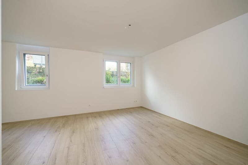 2.5-Zimmerwohnung mit Gartenanteil & AEH-Platz (13)