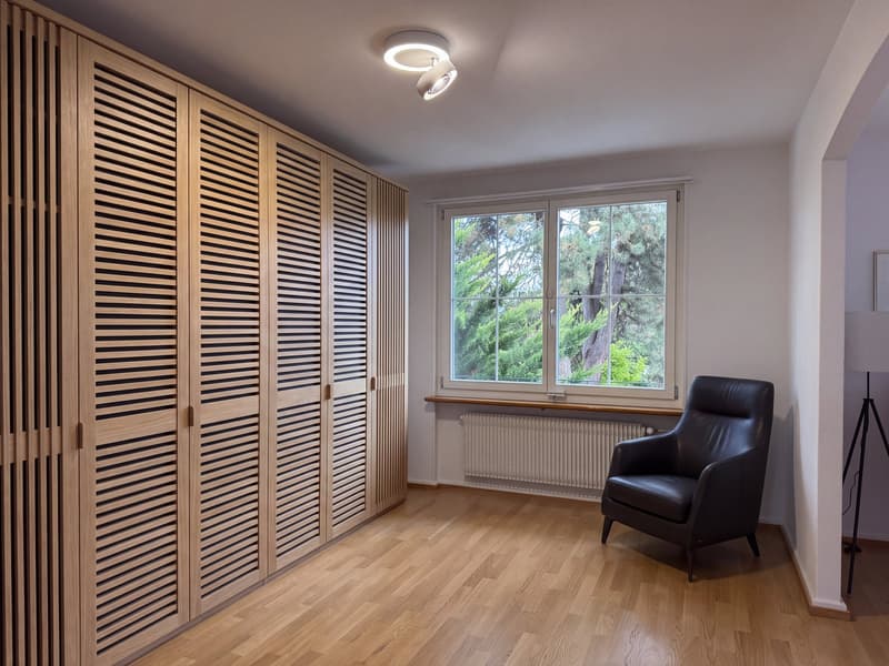 6.5-Zimmer-Doppeleinfamilienhaus mit grossem Garten, Pool und Weitsicht (12)