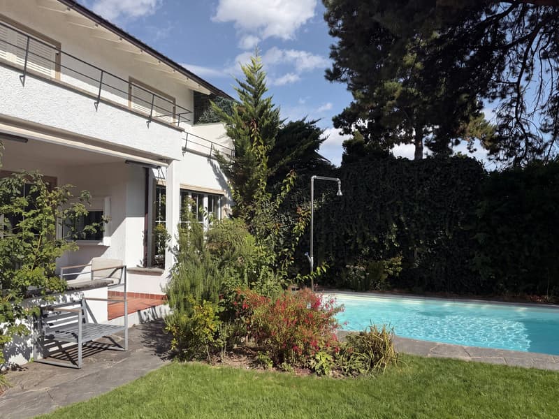 6.5-Zimmer-Doppeleinfamilienhaus mit grossem Garten, Pool und Weitsicht (1)