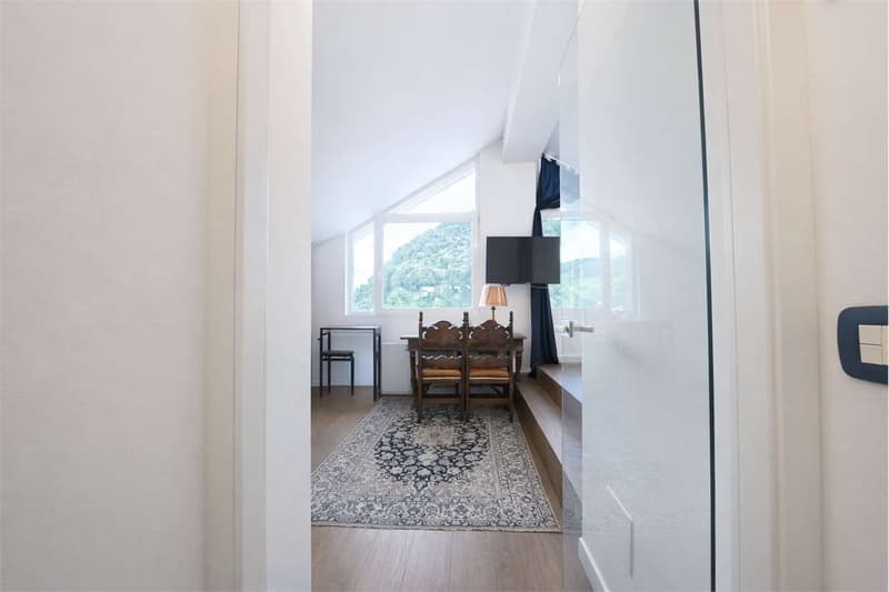 MODERNA MANSARDA DI DESIGN CON VISTA LAGO (6)
