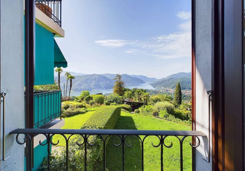 ESCLUSIVO APPARTAMENTO CON VISTA LAGO E PISCINA CONDOMINIALE (4)