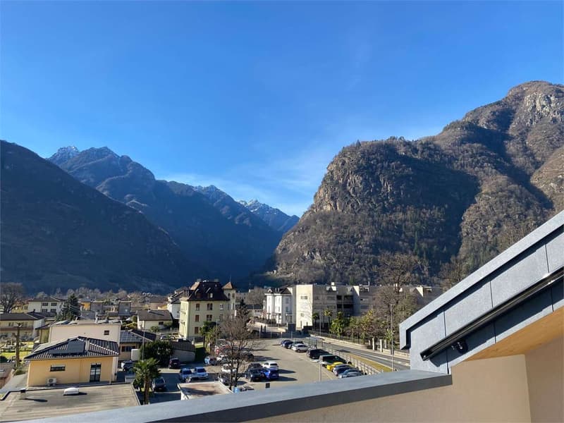 ESCLUSIVO ATTICO DI 3,5 LOCALI IN POSIZIONE CENTRALE- MÖGLICH ALS ZWEI (1)
