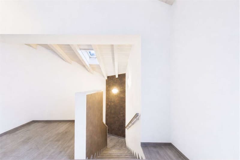 AMPIA CASA MODERNA CON TERRAZZA E UNITA' INDIPENDENTE (7)