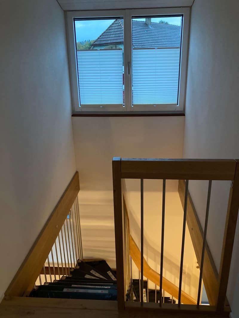 Moderne 4.5-Zimmer-Maisonette-Wohnung in Jens (17)