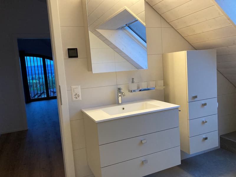 Moderne 4.5-Zimmer-Maisonette-Wohnung in Jens (7)