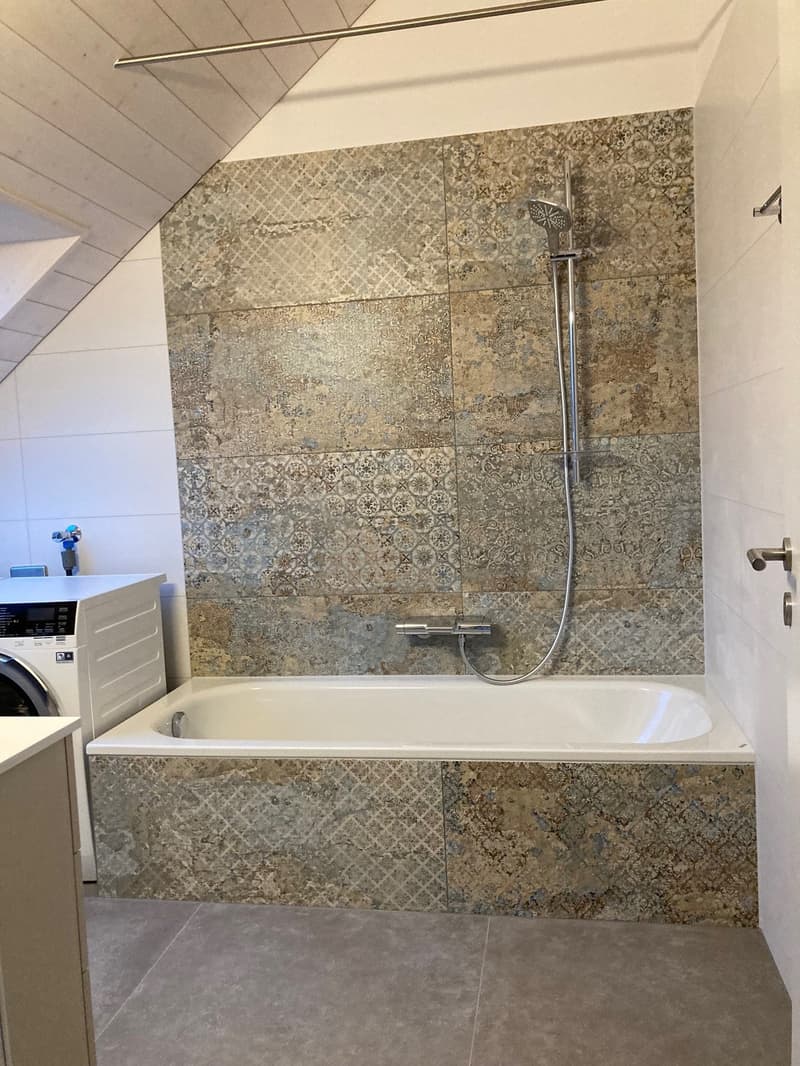 Moderne 4.5-Zimmer-Maisonette-Wohnung in Jens (9)