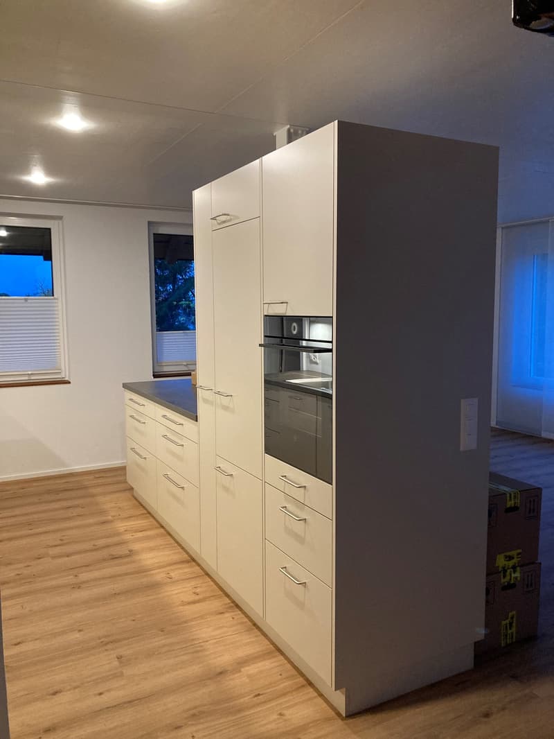 Moderne 4.5-Zimmer-Maisonette-Wohnung in Jens (4)